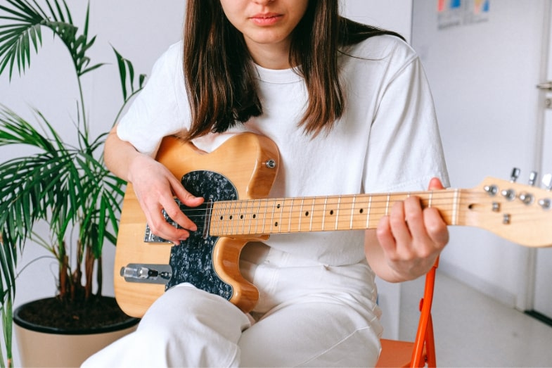 Guitar class in Dubai